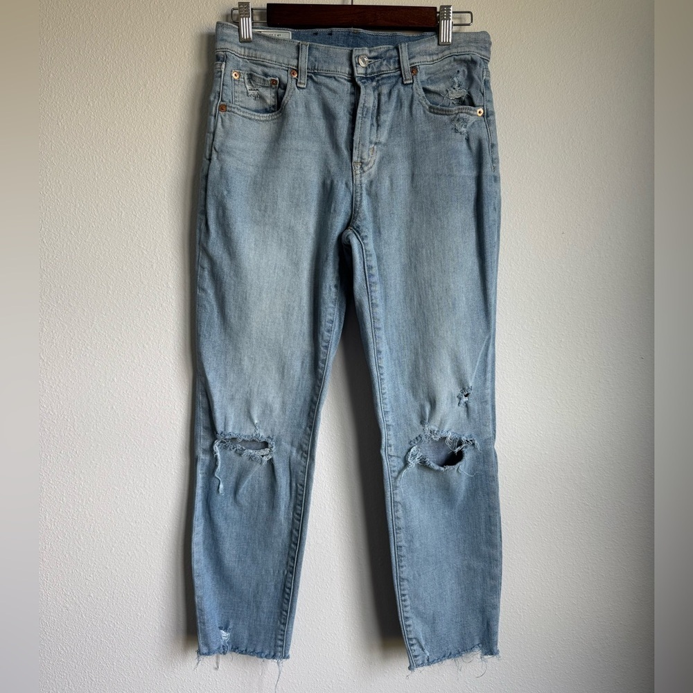 GAP Women's Light Blue Distressed Girlfriend MidRise Blue Jeans Size 27 / 4